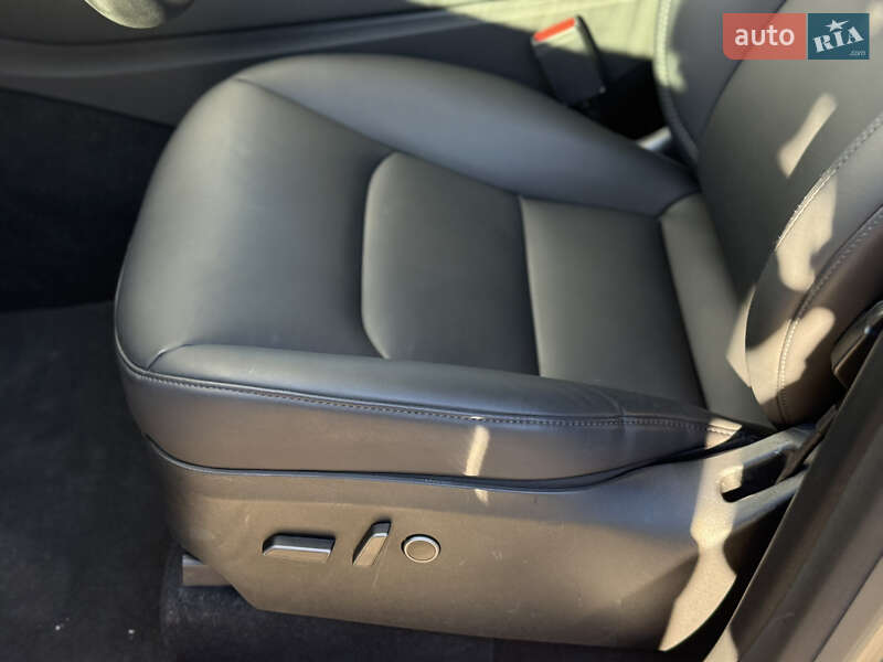 Позашляховик / Кросовер Tesla Model Y 2024 в Львові