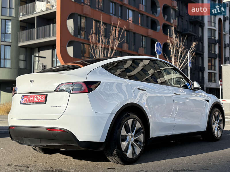 Внедорожник / Кроссовер Tesla Model Y 2023 в Киеве