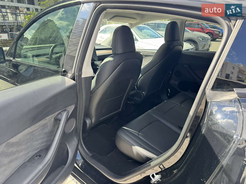 Внедорожник / Кроссовер Tesla Model Y 2024 в Львове