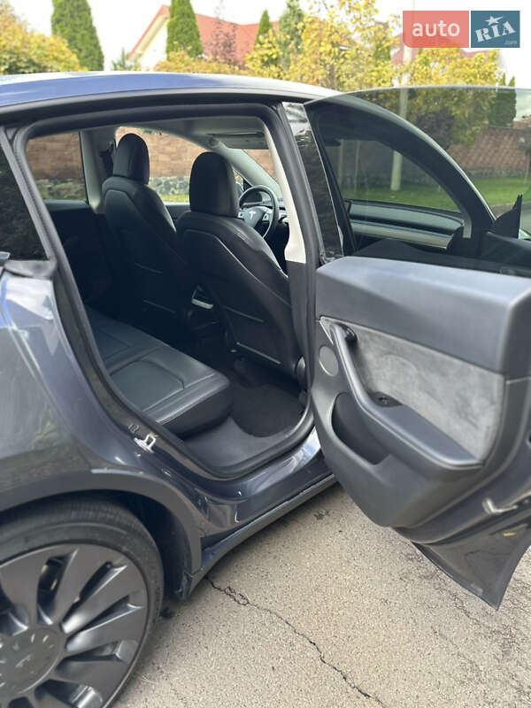 Внедорожник / Кроссовер Tesla Model Y 2020 в Ровно