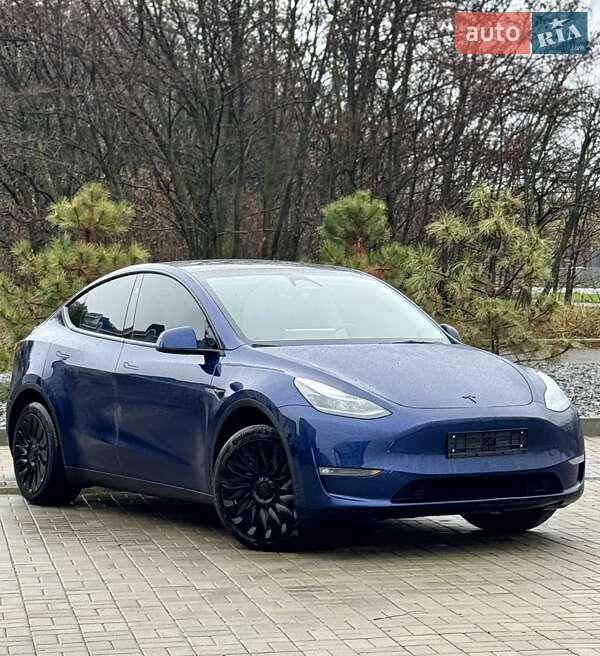 Tesla Model Y 2024