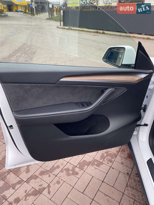 Позашляховик / Кросовер Tesla Model Y 2023 в Рівному