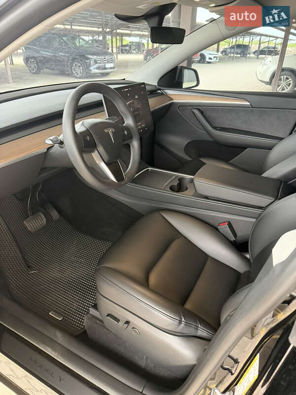 Позашляховик / Кросовер Tesla Model Y 2024 в Чорноморську