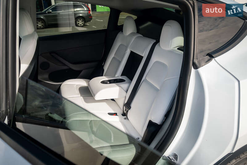 Внедорожник / Кроссовер Tesla Model Y 2022 в Ирпене