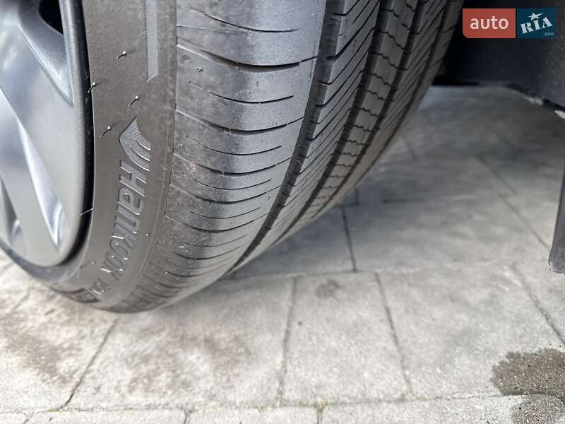 Позашляховик / Кросовер Tesla Model Y 2021 в Львові