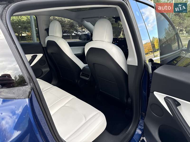 Позашляховик / Кросовер Tesla Model Y 2021 в Львові