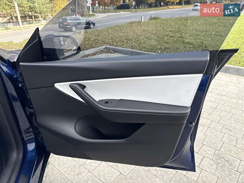 Позашляховик / Кросовер Tesla Model Y 2021 в Львові