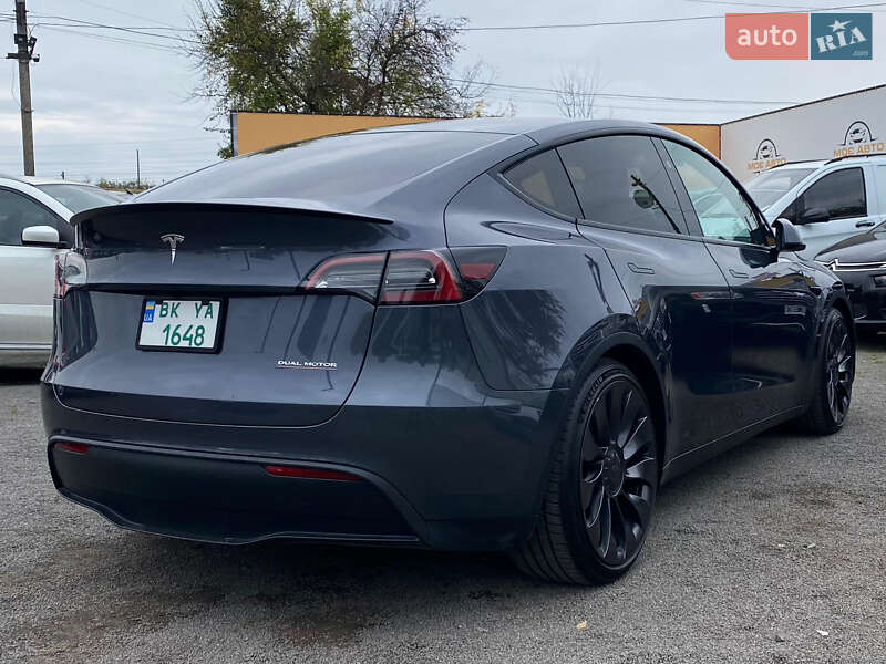 Внедорожник / Кроссовер Tesla Model Y 2023 в Ровно