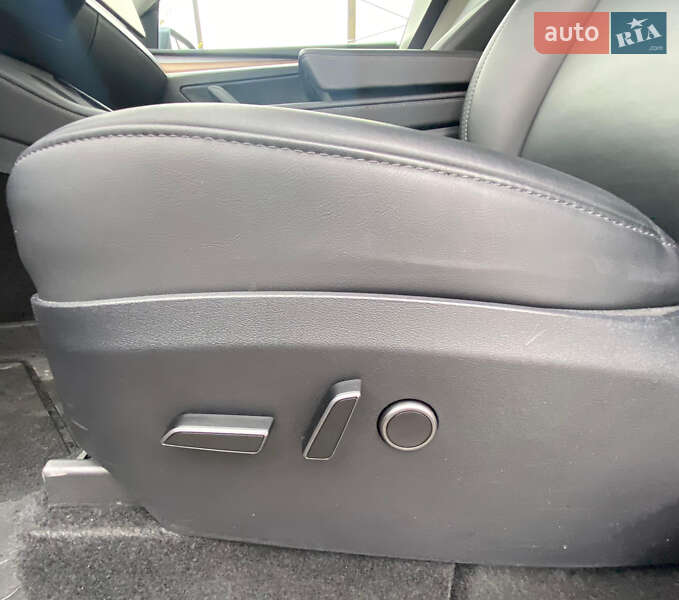 Внедорожник / Кроссовер Tesla Model Y 2023 в Ровно