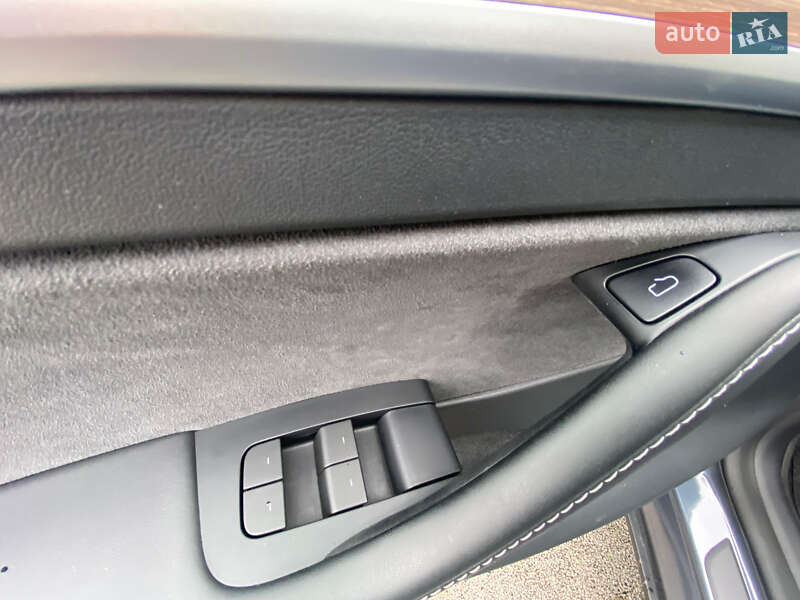 Внедорожник / Кроссовер Tesla Model Y 2023 в Ровно