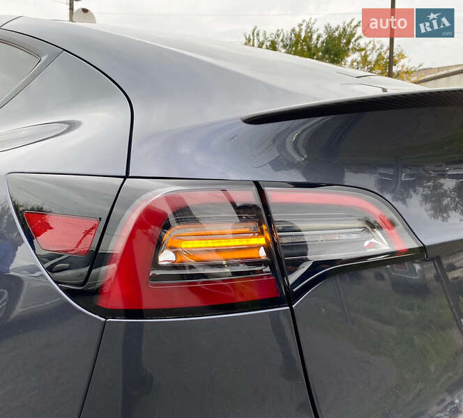 Внедорожник / Кроссовер Tesla Model Y 2023 в Ровно