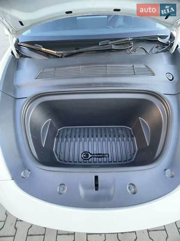 Внедорожник / Кроссовер Tesla Model Y 2022 в Луцке