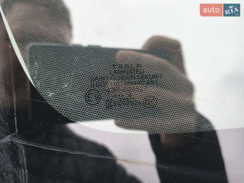 Позашляховик / Кросовер Tesla Model Y 2024 в Києві