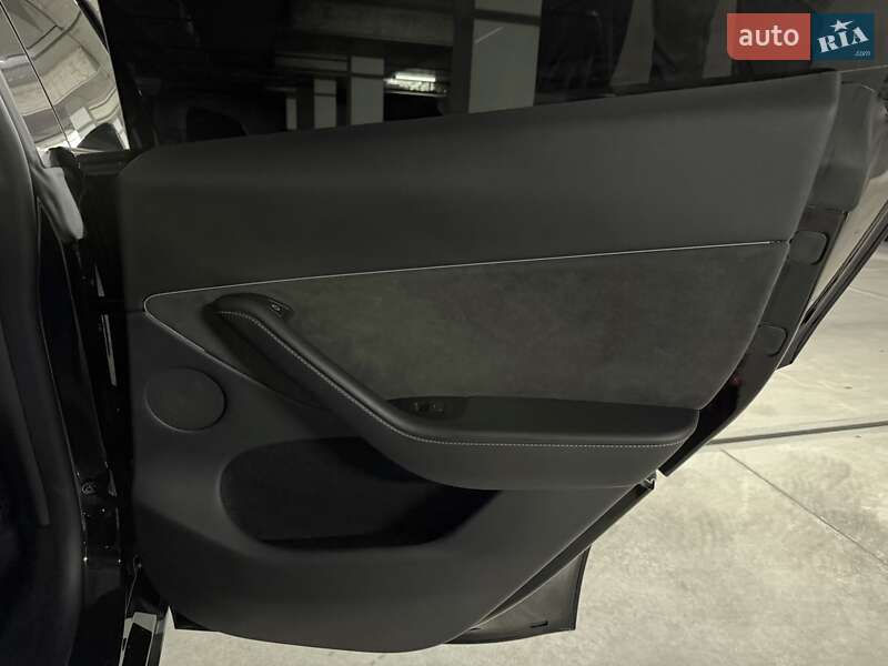 Внедорожник / Кроссовер Tesla Model Y 2023 в Днепре