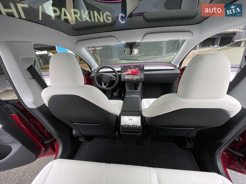 Позашляховик / Кросовер Tesla Model Y 2025 в Києві