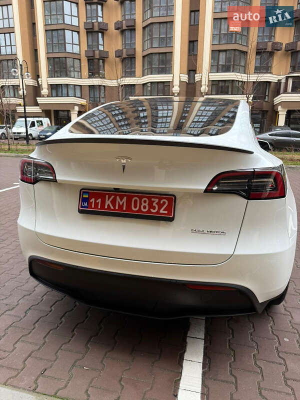 Внедорожник / Кроссовер Tesla Model Y 2024 в Киеве