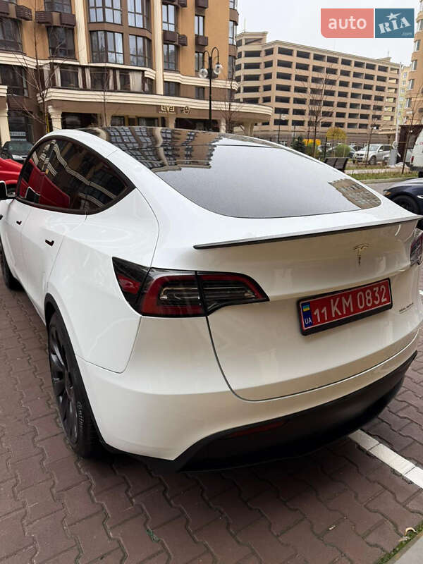 Внедорожник / Кроссовер Tesla Model Y 2024 в Киеве