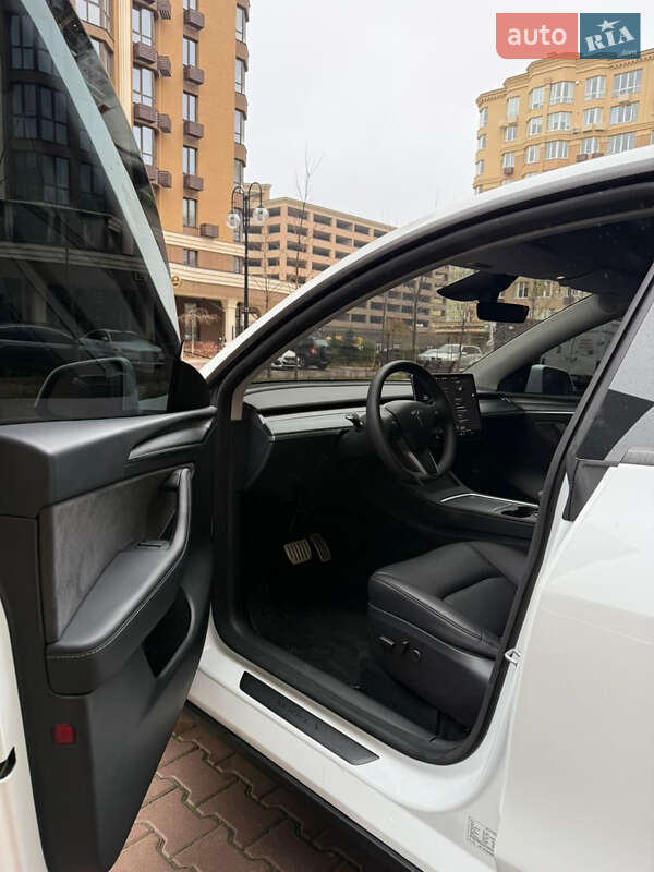 Внедорожник / Кроссовер Tesla Model Y 2024 в Киеве