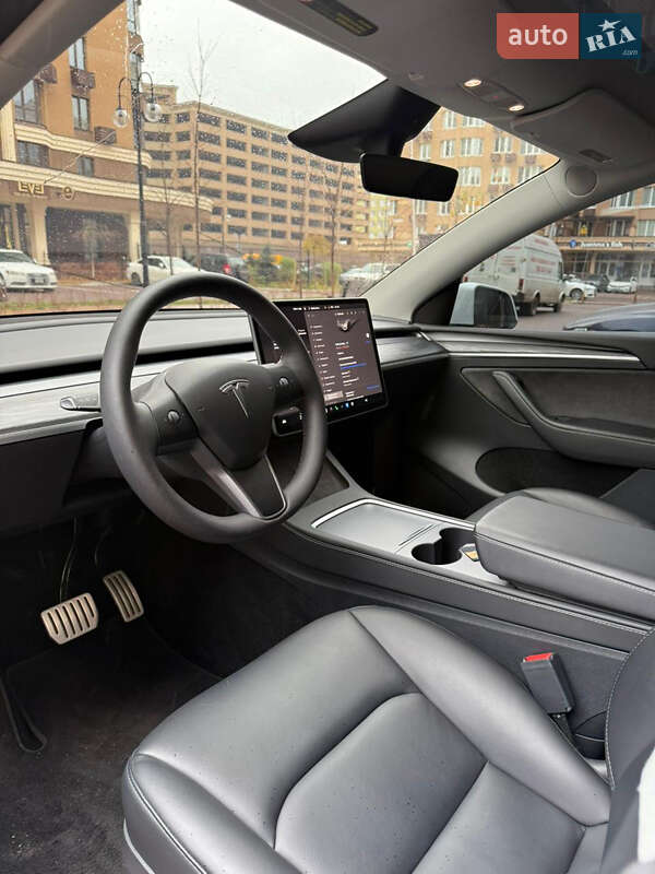 Внедорожник / Кроссовер Tesla Model Y 2024 в Киеве