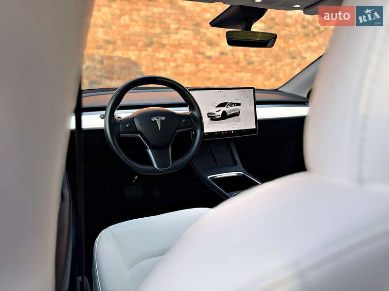 Внедорожник / Кроссовер Tesla Model Y 2024 в Черновцах