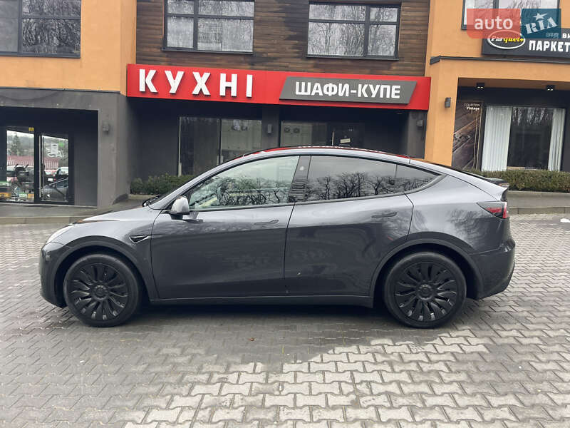 Позашляховик / Кросовер Tesla Model Y 2024 в Чернівцях