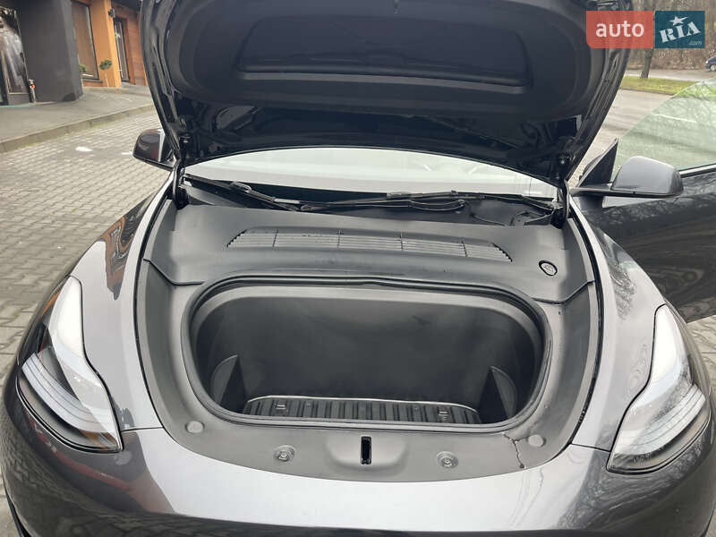 Позашляховик / Кросовер Tesla Model Y 2024 в Чернівцях