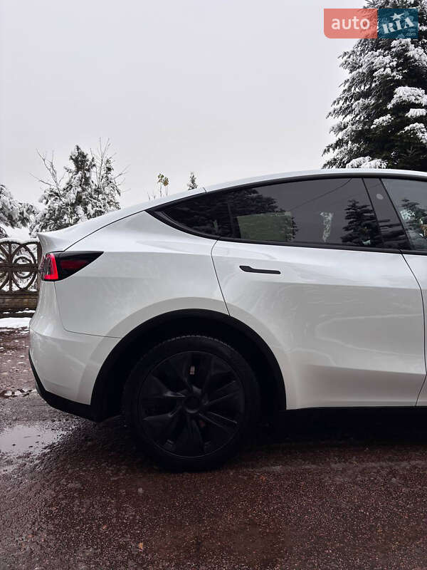 Позашляховик / Кросовер Tesla Model Y 2024 в Івано-Франківську