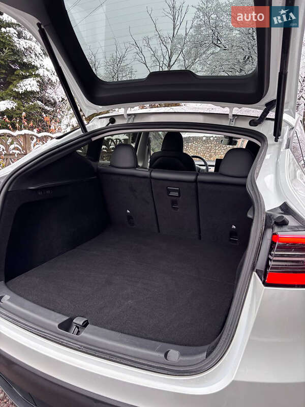 Позашляховик / Кросовер Tesla Model Y 2024 в Івано-Франківську