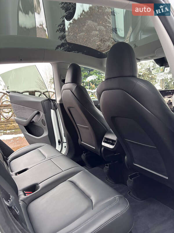 Позашляховик / Кросовер Tesla Model Y 2024 в Івано-Франківську