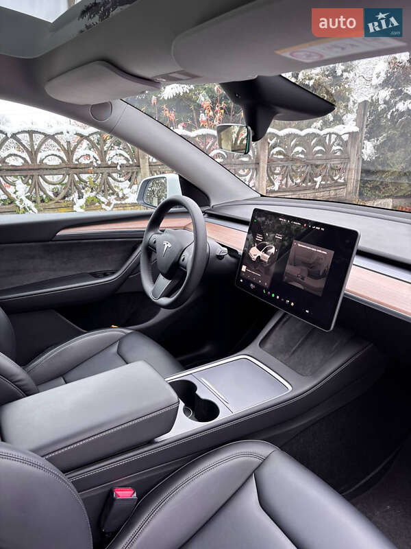 Позашляховик / Кросовер Tesla Model Y 2024 в Івано-Франківську