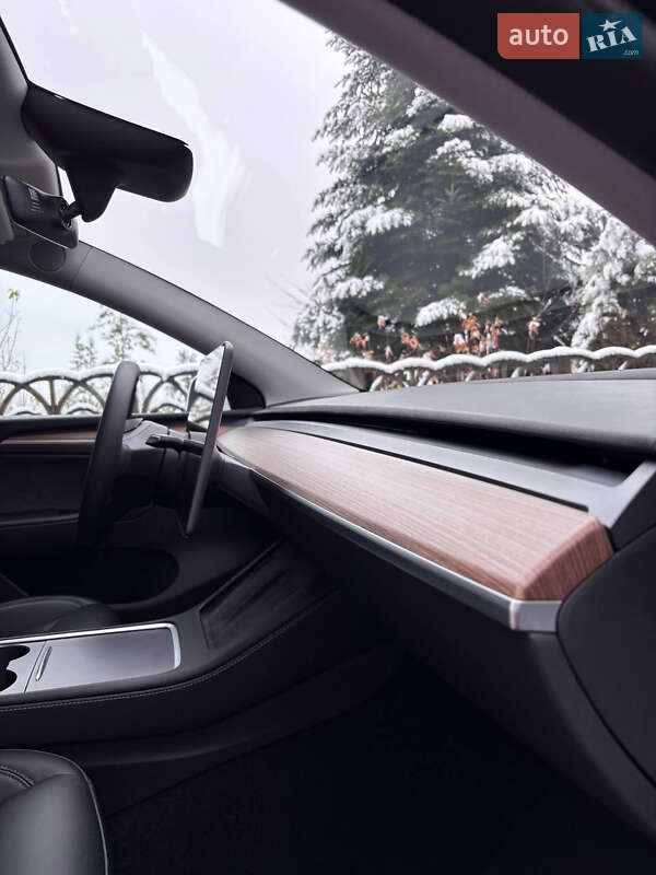 Позашляховик / Кросовер Tesla Model Y 2024 в Івано-Франківську