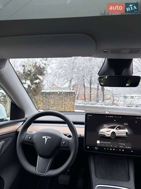 Позашляховик / Кросовер Tesla Model Y 2024 в Івано-Франківську
