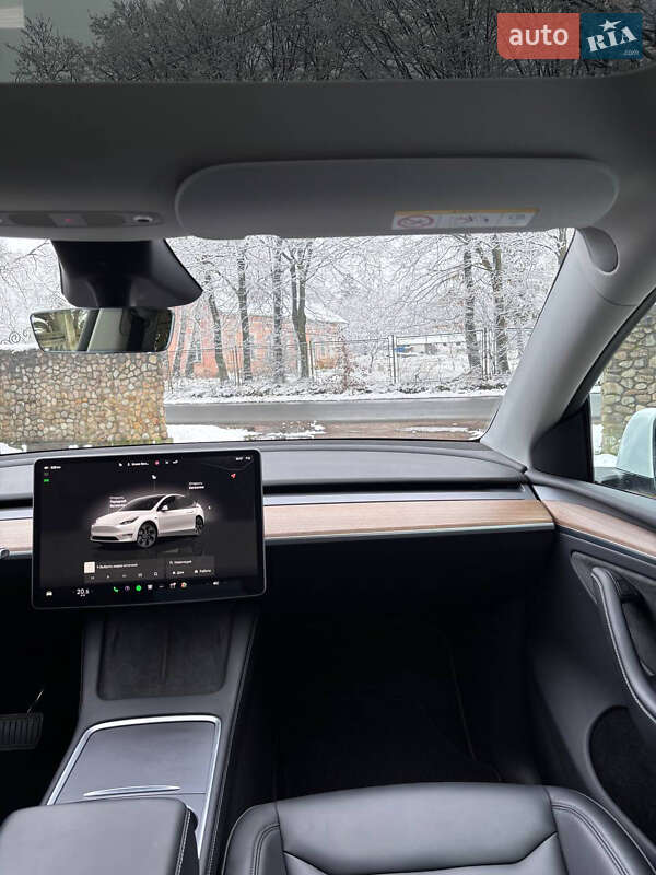 Позашляховик / Кросовер Tesla Model Y 2024 в Івано-Франківську