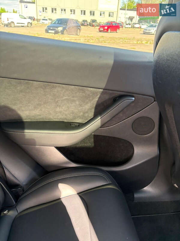 Внедорожник / Кроссовер Tesla Model Y 2022 в Ровно