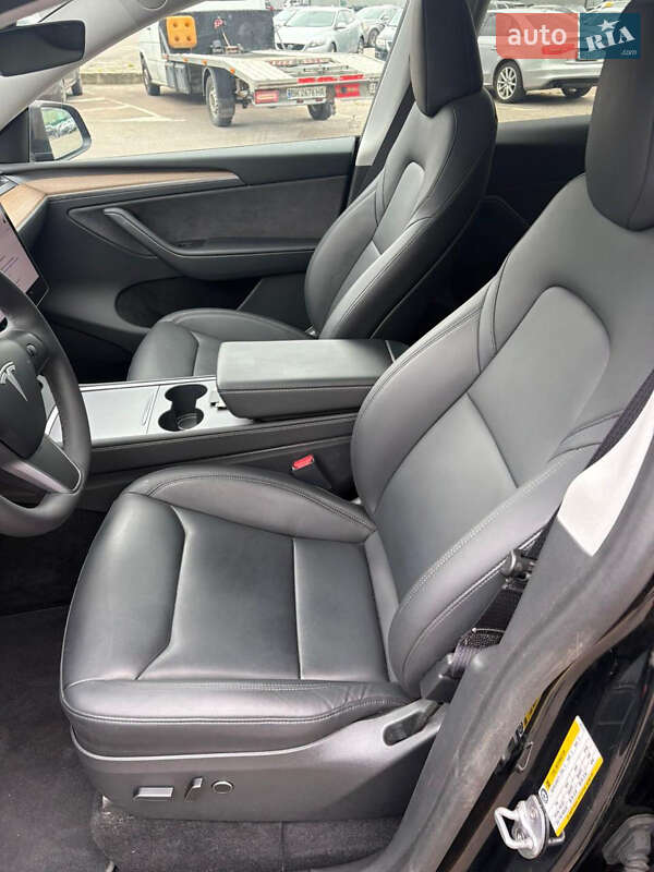 Внедорожник / Кроссовер Tesla Model Y 2023 в Ровно