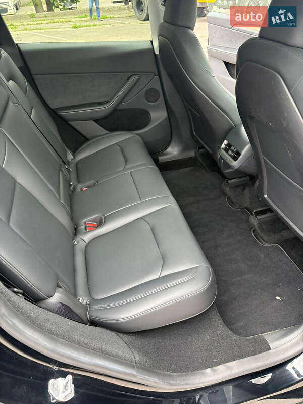 Внедорожник / Кроссовер Tesla Model Y 2023 в Ровно