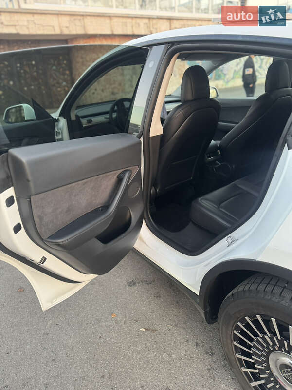 Внедорожник / Кроссовер Tesla Model Y 2021 в Днепре