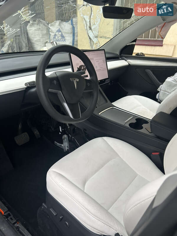 Позашляховик / Кросовер Tesla Model Y 2024 в Дніпрі