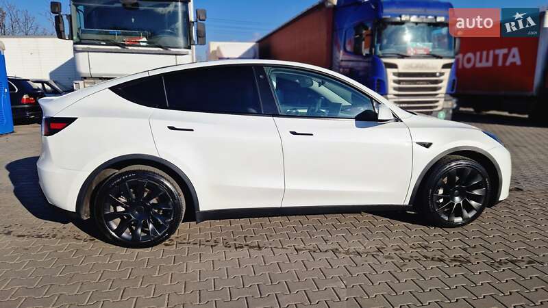 Позашляховик / Кросовер Tesla Model Y 2022 в Києві фото 17 Позашляховик / Кросовер Tesla Model Y 2022 в Києві