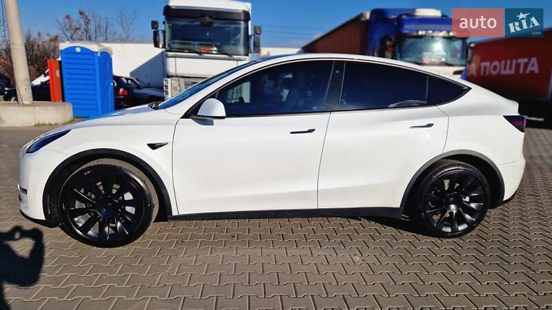 Позашляховик / Кросовер Tesla Model Y 2022 в Києві фото 23 Позашляховик / Кросовер Tesla Model Y 2022 в Києві