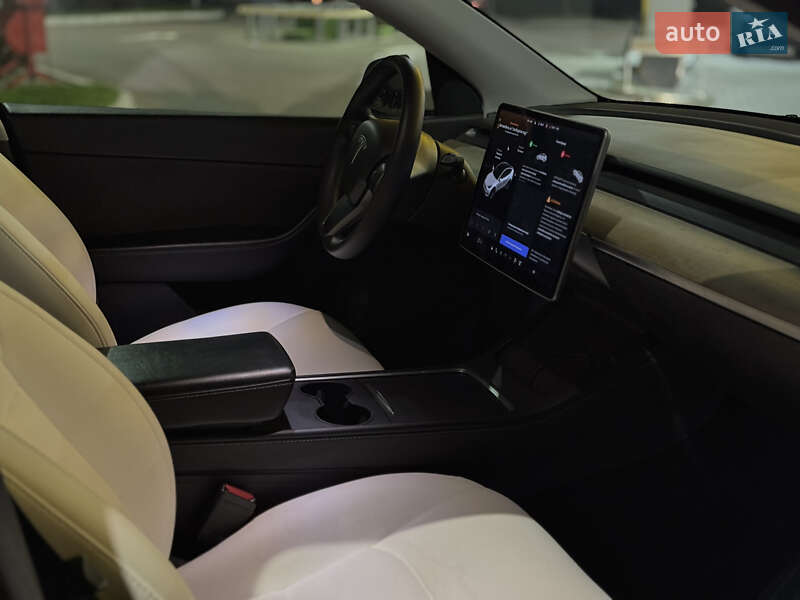 Внедорожник / Кроссовер Tesla Model Y 2021 в Киеве