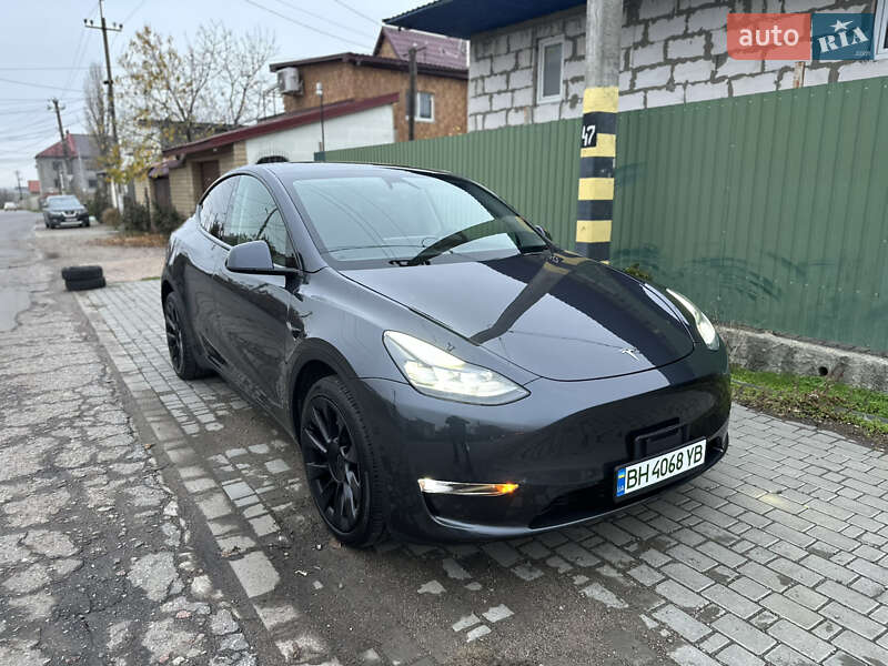 Tesla Model Y 2024