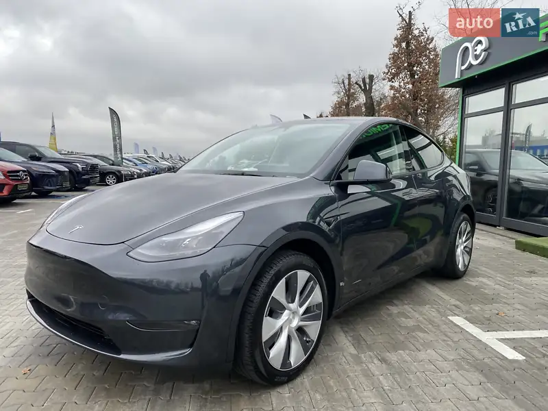 Tesla Model Y 2024