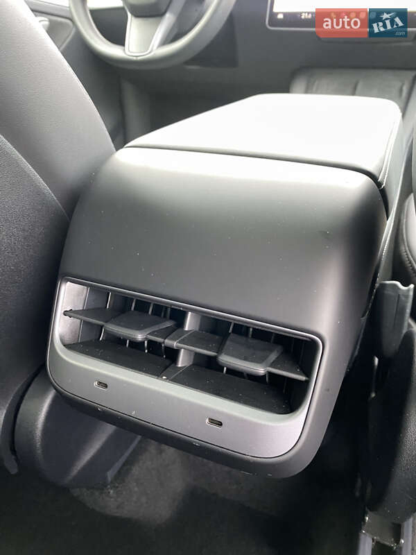 Позашляховик / Кросовер Tesla Model Y 2024 в Києві