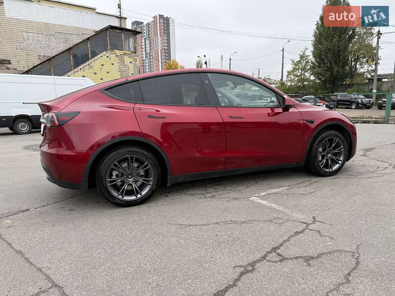 Позашляховик / Кросовер Tesla Model Y 2024 в Києві фото 10 Позашляховик / Кросовер Tesla Model Y 2024 в Києві