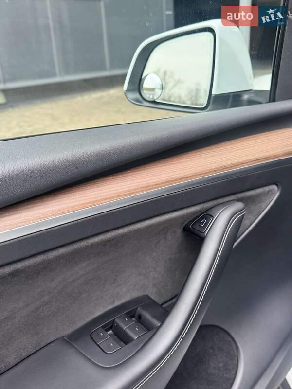 Внедорожник / Кроссовер Tesla Model Y 2023 в Киеве фото 4 Внедорожник / Кроссовер Tesla Model Y 2023 в Киеве
