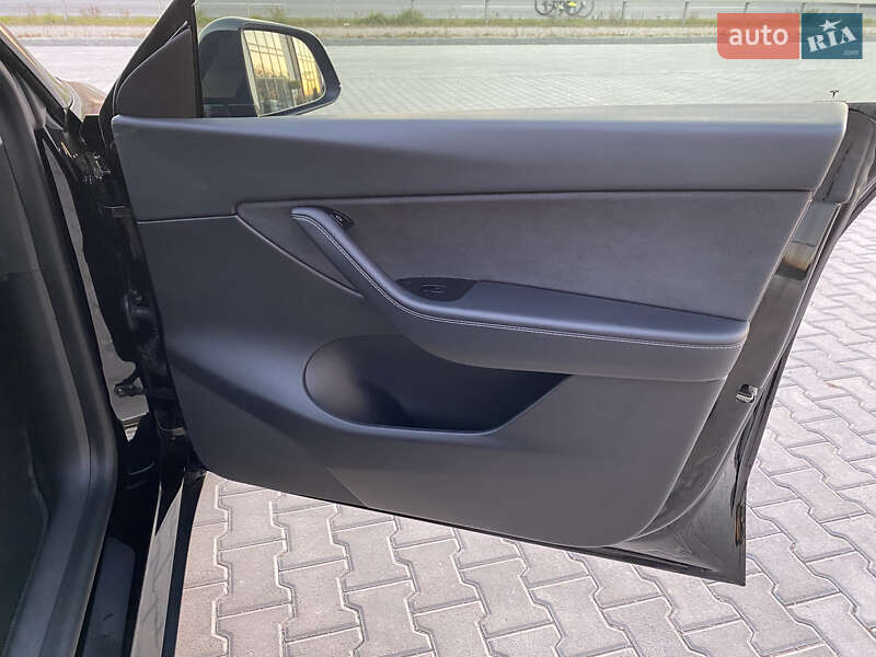 Внедорожник / Кроссовер Tesla Model Y 2021 в Тернополе