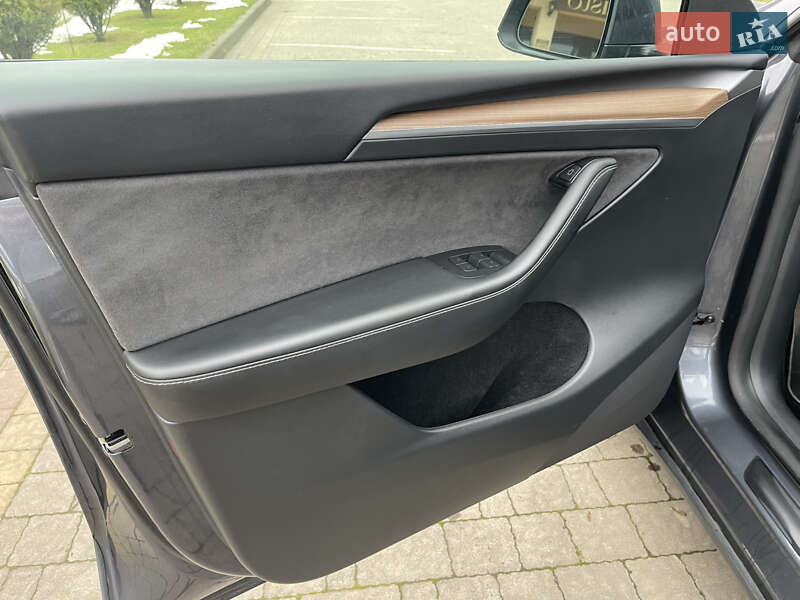 Позашляховик / Кросовер Tesla Model Y 2023 в Львові фото 16 Позашляховик / Кросовер Tesla Model Y 2023 в Львові