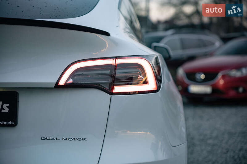 Внедорожник / Кроссовер Tesla Model Y 2021 в Черновцах