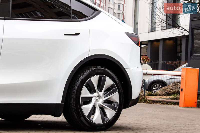Позашляховик / Кросовер Tesla Model Y 2024 в Львові